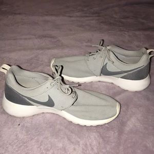 Nike roshes
